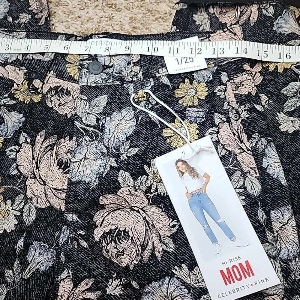 Celebrity Pink Cotton Blend Size 1/25 Black Floral High Rise MOM Denim Jeans NEW